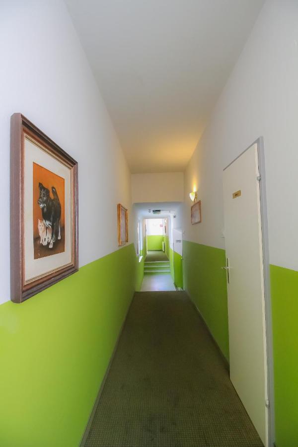 Queen Studio 3P Bs Bécs Kültér fotó
